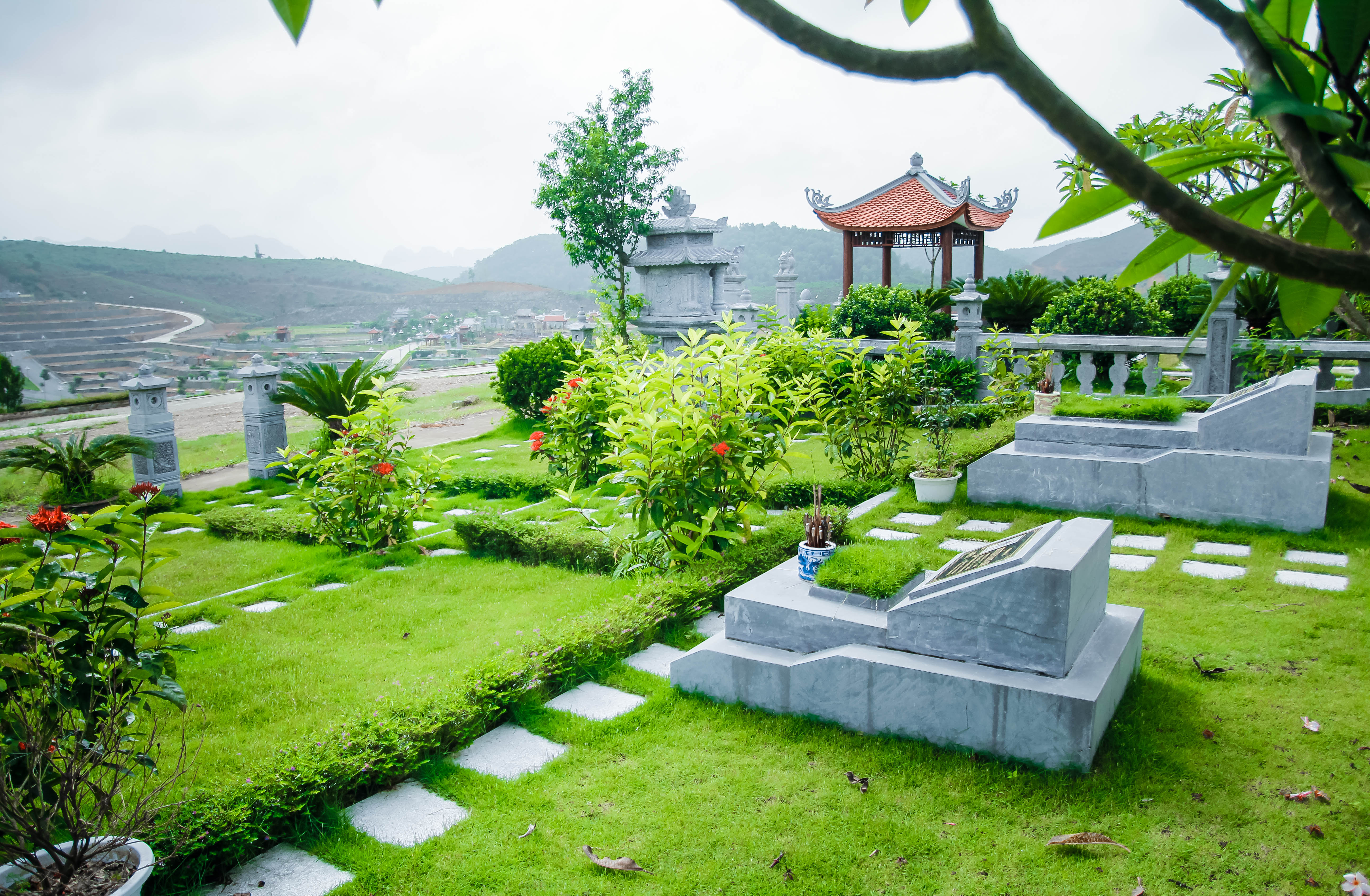 Khuôn viên 102m đồi Kim nghĩa trang lạc hồng viên